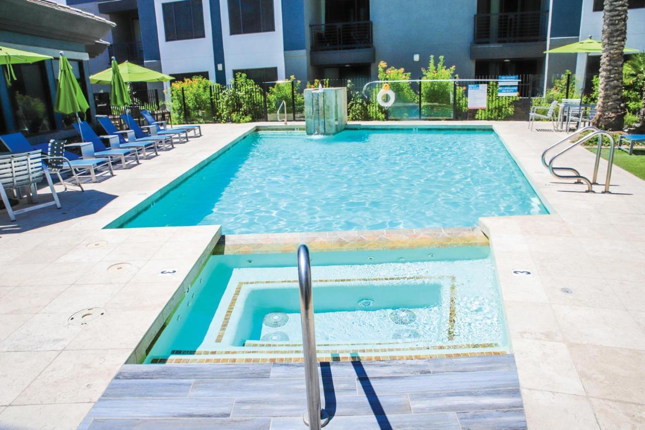 Luxury Mountain View 2Br With Balcony Located In Scottsdale Apartment Exterior photo