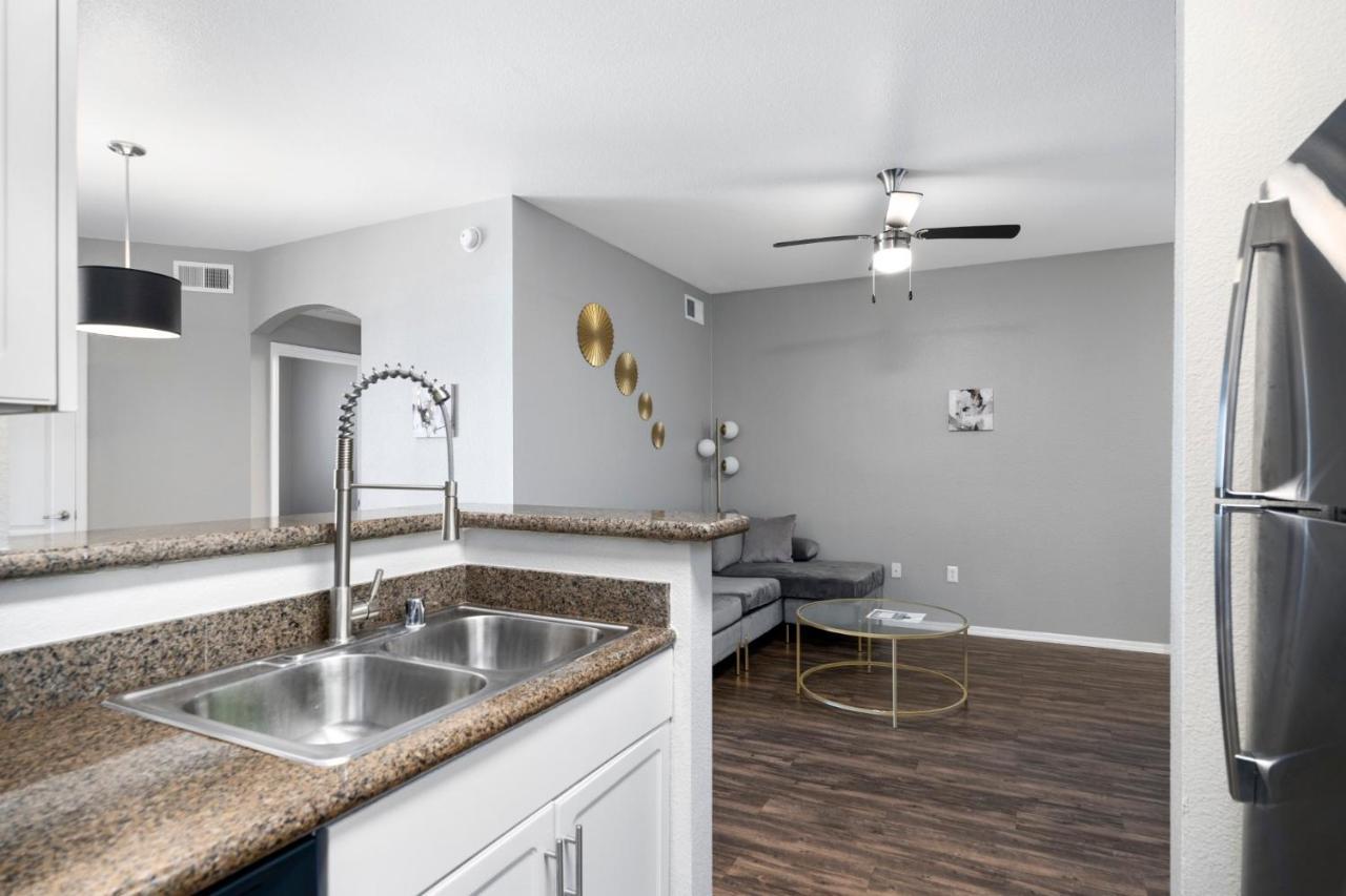 Luxury Mountain View 2Br With Balcony Located In Scottsdale Apartment Exterior photo