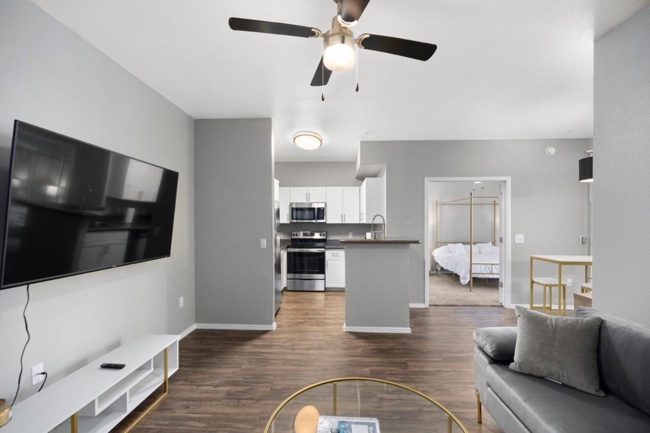 Luxury Mountain View 2Br With Balcony Located In Scottsdale Apartment Exterior photo